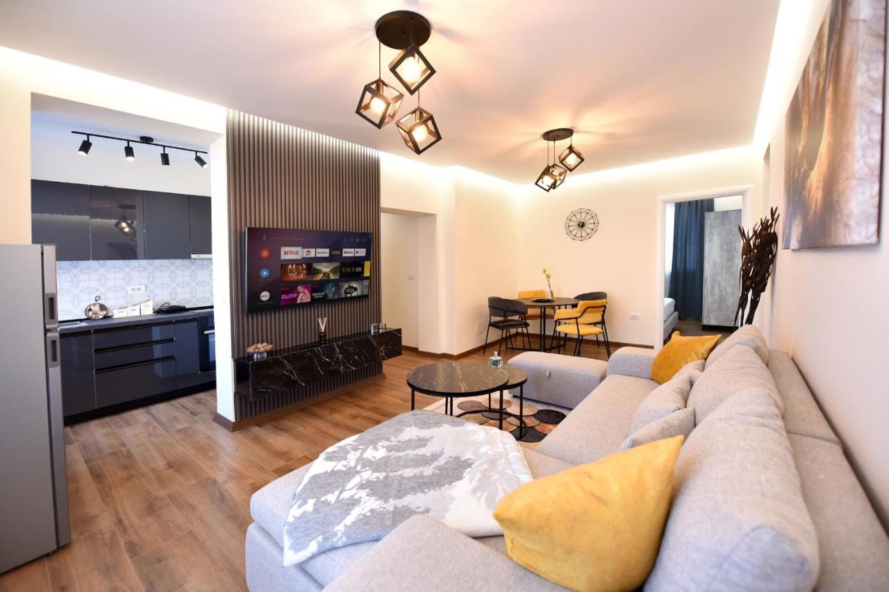 Noir Living 2 Bedroom Apartamento Tirana